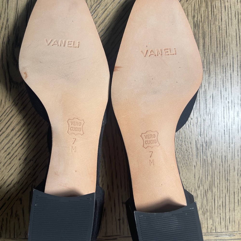 Vanelli low-heel fashion size 7 CLEARANCE - ANY 2 PAIRS OF SHOES $35 - Picture 3 of 3